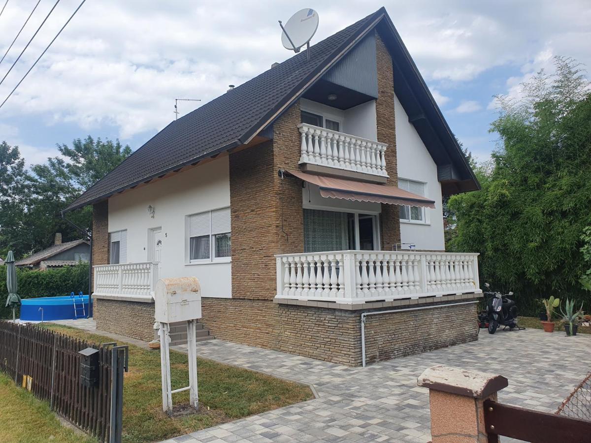 Wolf Vendégház Balatonkeresztúr Exterior foto